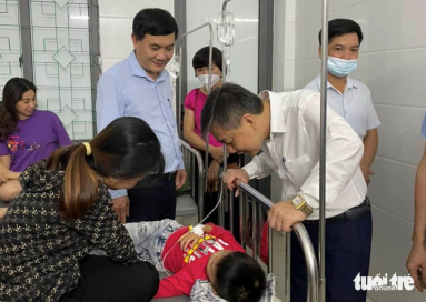 Vì sao hàng chục trẻ ngộ độc sau khi ăn sữa chua ở trường?