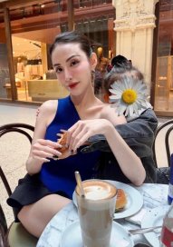 Bạn gái cũ Trấn Thành khoe nhan sắc khác lạ, cô hiện sống trong cơ ngơi ra sao?